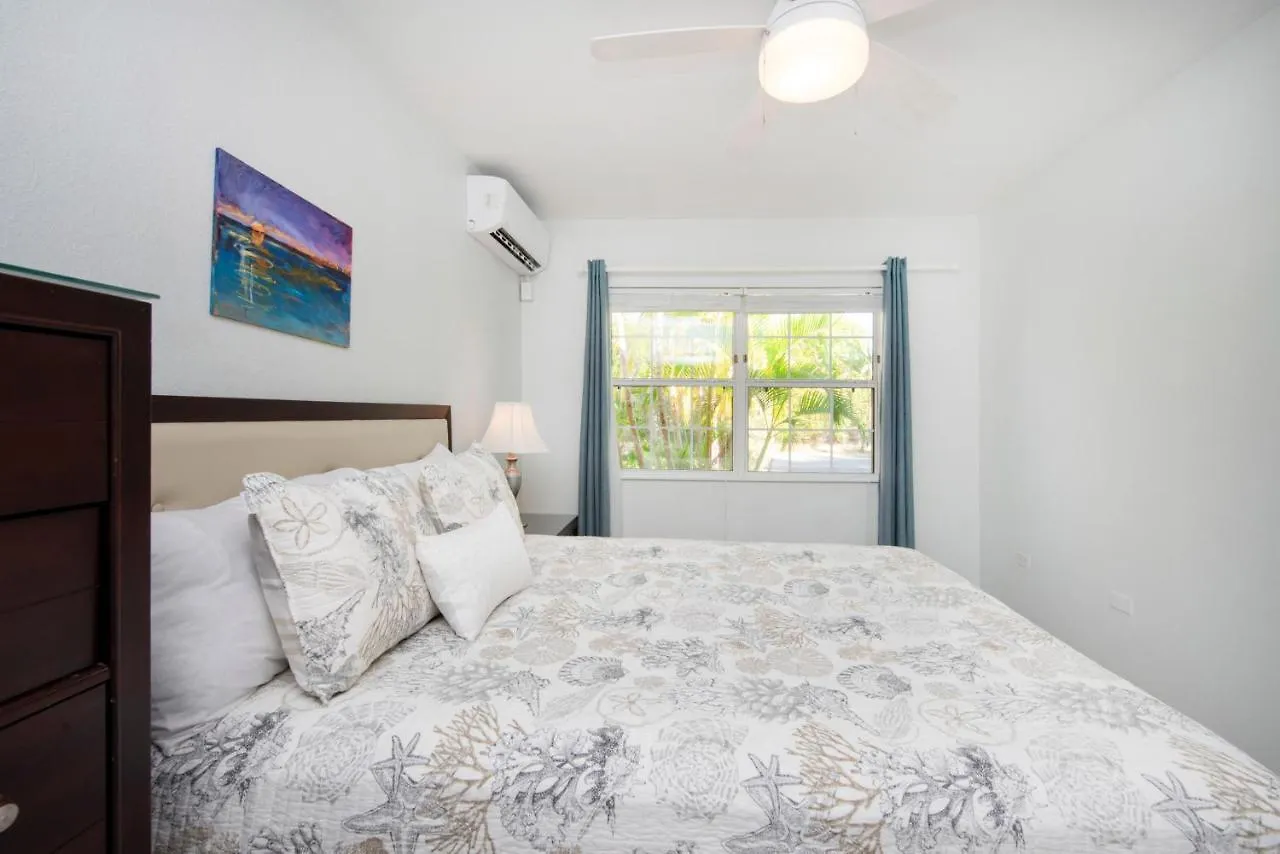 Snug Harbour View Condo #1 George Town Dom wakacyjny